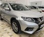 Nissan X trail 2018 - Cần bán gấp Nissan X trail 2.5 SV 4WD Premium năm 2018, màu bạc, 770tr