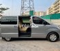 Hyundai Grand Starex 2018 - Cần bán lại xe Hyundai Grand Starex 2.4MT sản xuất năm 2018, màu bạc