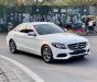 Mercedes-Benz C200 2018 - C200 trắng nội thất kem sx 2018, bản Limited có loa bum, 1 chủ từ đầu biển Hà Nội