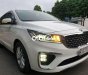 Kia Sedona 2018 - Cần bán gấp Kia Sedona 3.3 năm 2018, màu trắng, 895 triệu