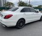 Mercedes-Benz C200 2020 - Cần bán lại xe Mercedes C200 Exclusive sản xuất 2020, màu trắng