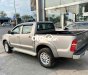 Toyota Hilux 2015 - Bán Toyota Hilux 2.5E 4x2MT sản xuất 2015, màu bạc, nhập khẩu nguyên chiếc số sàn, giá tốt