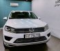 Volkswagen Touareg 2016 - Cần bán lại xe Volkswagen Touareg GP 3.6AT sản xuất năm 2016, màu trắng, nhập khẩu nguyên chiếc