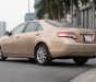 Toyota Camry 2009 - Bán xe Toyota Camry LE 2.5 năm sản xuất 2009, màu vàng, xe nhập