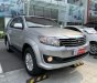 Toyota Fortuner 2012 - Bán Toyota Fortuner  2.7V 4x2AT năm sản xuất 2012, màu bạc số tự động, giá chỉ 550 triệu