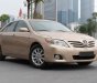 Toyota Camry 2009 - Bán xe Toyota Camry LE 2.5 năm sản xuất 2009, màu vàng, xe nhập