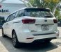 Kia Sedona 2017 - Cần bán Kia Sedona 2.2D ATH  năm sản xuất 2017, màu trắng xe gia đình