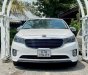 Kia Sedona 2017 - Cần bán Kia Sedona 2.2D ATH  năm sản xuất 2017, màu trắng xe gia đình