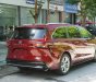 Toyota Sienna 2022 - Xe màu đỏ