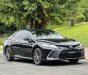 Toyota Camry 2021 - Cần bán gấp xe màu đen