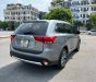 Mitsubishi Outlander 2018 - Cần bán xe màu bạc