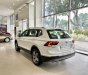 Volkswagen Tiguan 2023 - màu trắng khuyến mãi 100% trước bạ + 5 năm bảo dưỡng cho khách liên hệ Ms Minh Thư