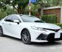 Toyota Camry 2022 - Trắng, nội thất kem