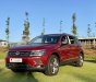 Volkswagen Tiguan 2022 - Volkswagen Tiguan Luxury S 2022 màu Đỏ - Giao ngay, khuyến mãi tháng 11: 50% phí trước bạ và quà tặng