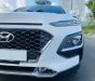 Hyundai Kona 2017 - Cần bán gấp Hyundai Kona bản 1.6 Turbo đăng ký 2017 ít sử dụng, spa xịn sò, hồ sơ chính chủ