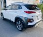 Hyundai Kona 2017 - Cần bán gấp Hyundai Kona bản 1.6 Turbo đăng ký 2017 ít sử dụng, spa xịn sò, hồ sơ chính chủ