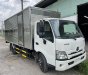 Hino XZU 2022 - Xe tải 3.5 tấn thùng kín 5.2m