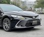 Toyota Camry 2021 - Form mới, biển thành phố