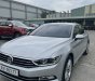 Volkswagen Passat 2021 - Gia đình ít đi đến nên cần bán xe ôtô 5 chỗ, chạy lướt, xe mới Cavet đăng ký lần đầu 15/12/2021