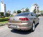 Volkswagen Passat 2017 - Máy 1.8 Turbo ít hao xăng 100km/8 lít, màu vàng cát, full cao cấp nhất đủ đồ