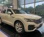 Volkswagen Touareg 2023 - màu trắng sang trọng, đẹp mắt, đầy option cho khách hàng đẳng cấp, giảm ngay 225tr cho khách mua xe tháng này