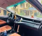 Toyota Innova 2.0E 2020 - Gia đình tôi cần bán chiếc xe ô tô Toyota Innova 2.0E màu xám vàng 2020