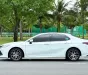 Toyota Camry 2.5 HV 2023 - Cần bán Toyota Camry 2.5 HV 2023, màu trắng, nhâp khẩu, chạy siêu lướt 